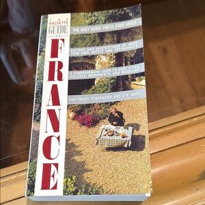 Hachette Guide to France Travel Book